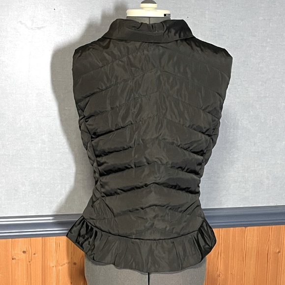WHBM ruffled puffer vest - Picture 2 of 6
